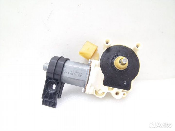 Моторчик стеклоподъемника передний левый Bmw