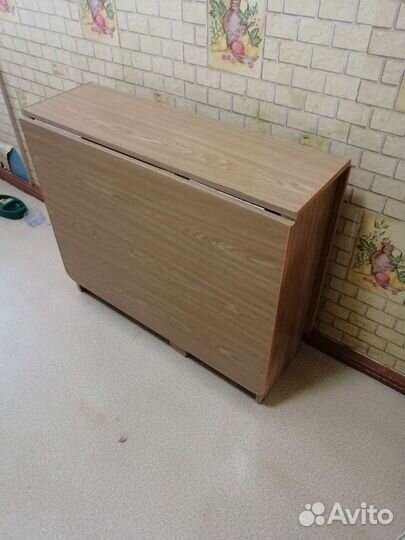 Стол кухонный