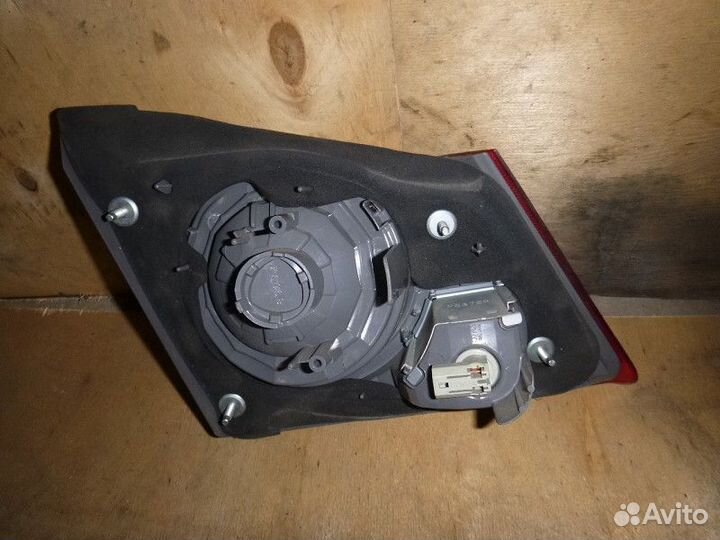 Фонарь задний внутренний правый honda civic 4D 200