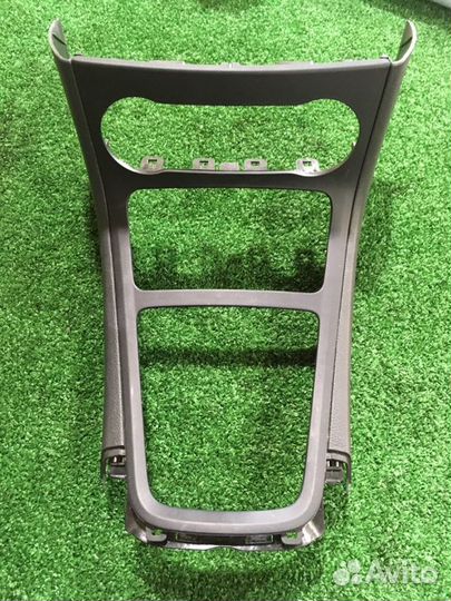 Консоль между сидений Mercedes-Benz B-Class W246