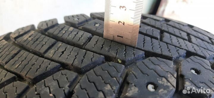 Gislaved Nord Frost 200 215/55 R16 97T