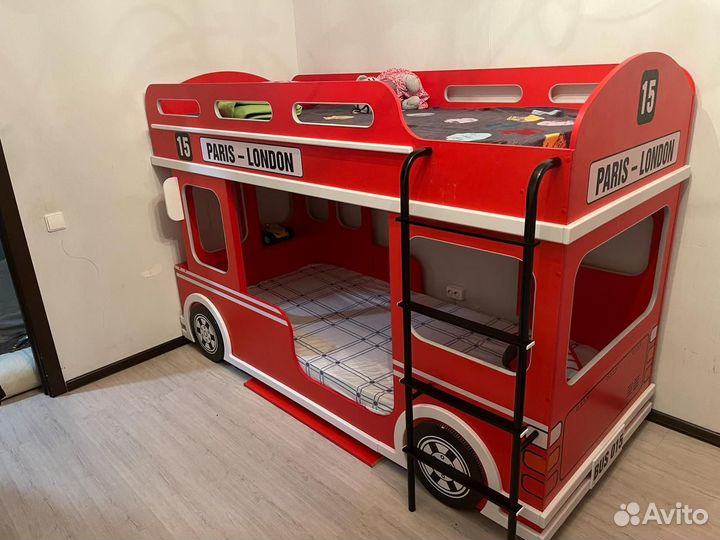 Двухъярусная кровать