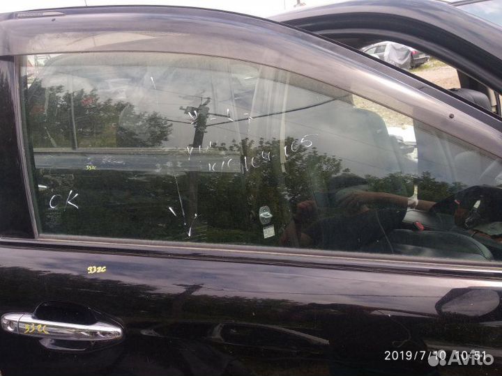 Стекло двери переднее правое Toyota Harrier GSU30W