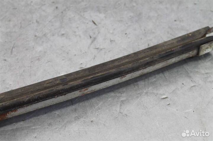 Направляющая стекла двери передней левой Nissan S