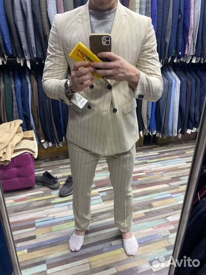 Костюм классический приталенный
