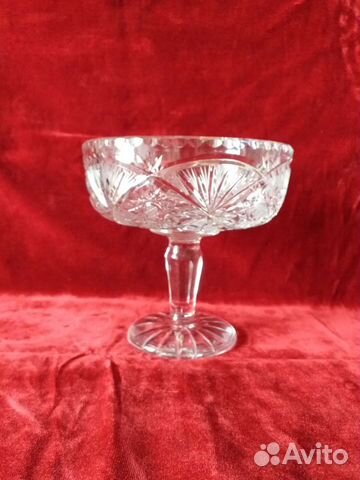 Хрустальная ваза на ножке