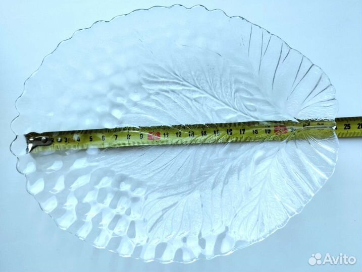 Набор из 2-х салатников, тарелок для закусок