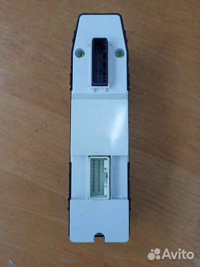 Блок управления стеклоподъемниками передний Kia