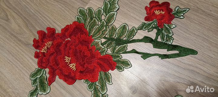 Вышитая аппликация для одежды