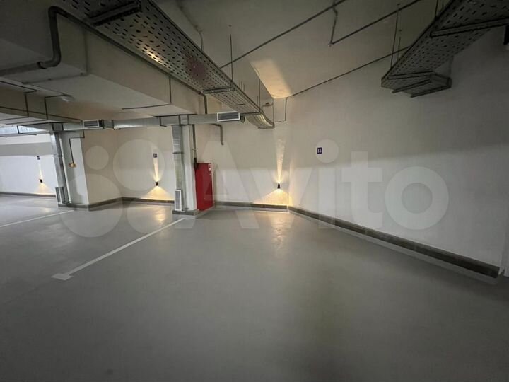 Машиноместо, > 30 м²