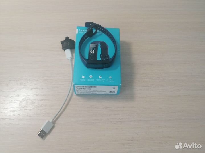 Электронные часы Honor Band 4