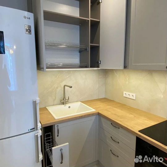 Стильная кухня для студии