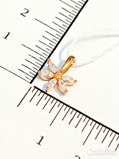 Золотая подвеска с камнем