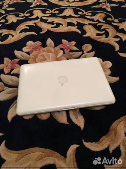 Продаю MacBook белый