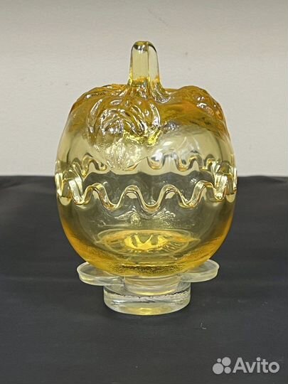 Лимонница жёлтая Яблоко на подставке №2