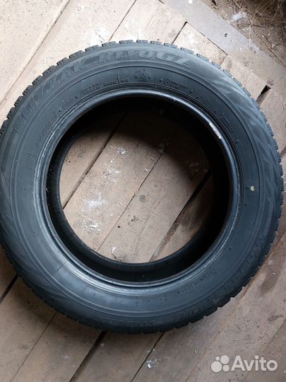 Bridgestone Blizzak Revo GZ 215/60 R17