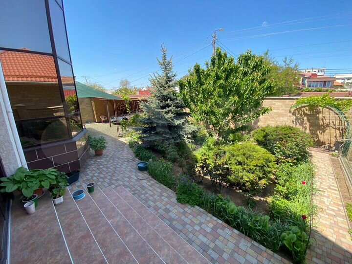 Дом 415 м² на участке 6 сот.