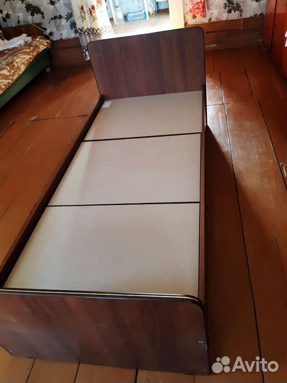 Кровать