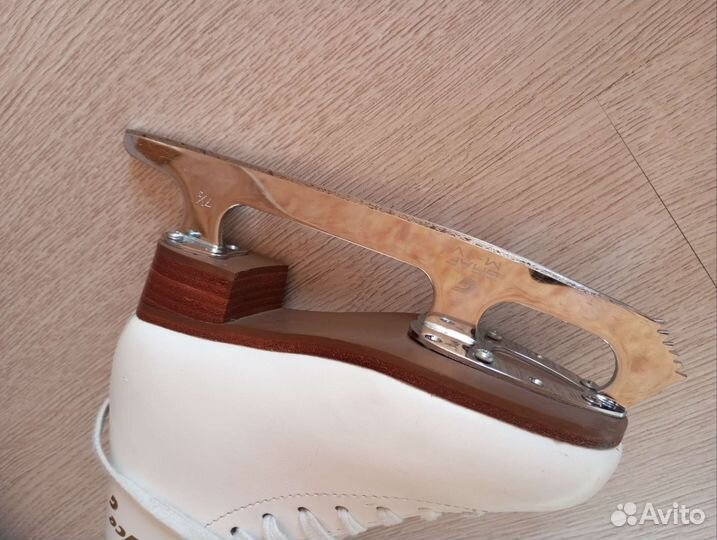 Фигурные коньки 28 Graf Ace