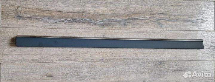 Молдинг двери передней правой (HR) Audi A8