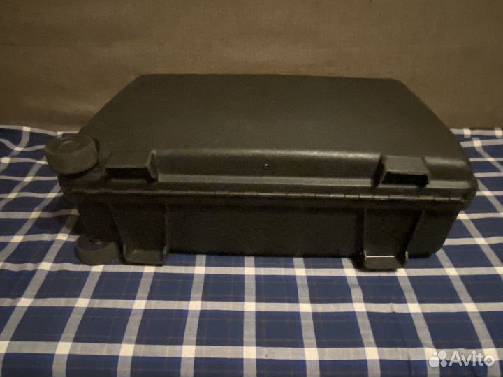 Чемодан на колесах samsonite