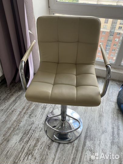 Стул для бровиста