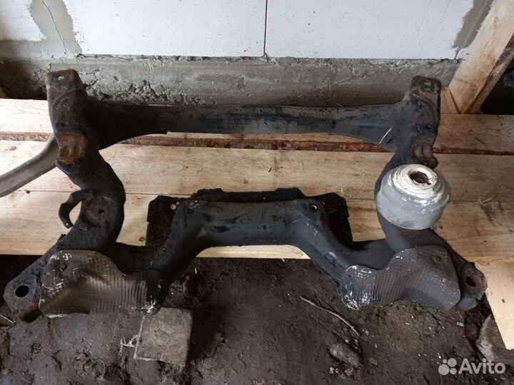 Подрамник передний Mercedes Cls 219