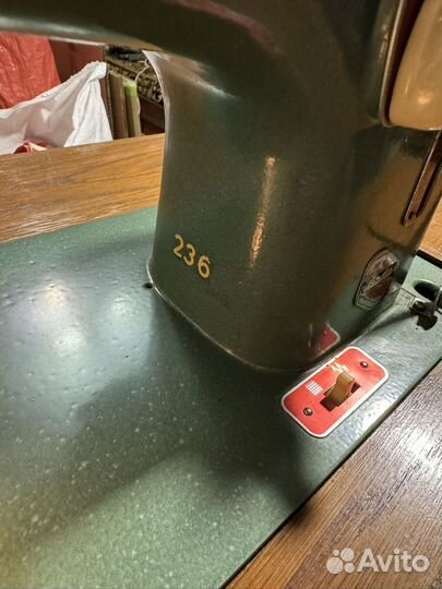 Ножная швейная машинка LADA 236