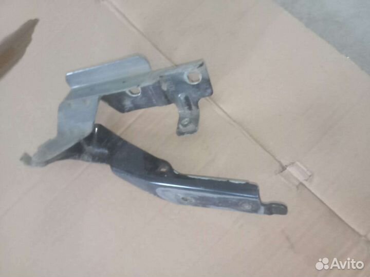 Петля капота Infiniti m35.Nisan fuga y50