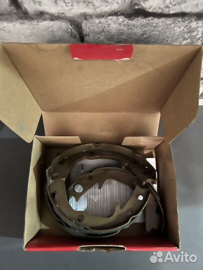 Комплект колодок, стояночного тормоза J3505039