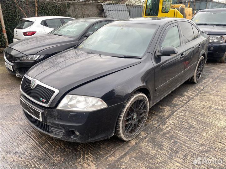 Стекло двери задней левой (форточка) Skoda Octavia