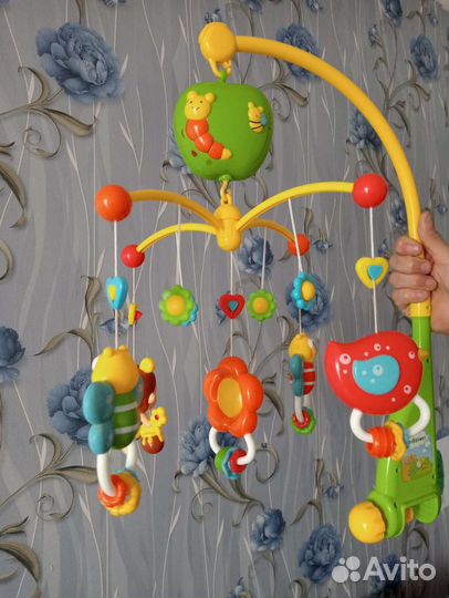 Мобиль на кроватку жирафики