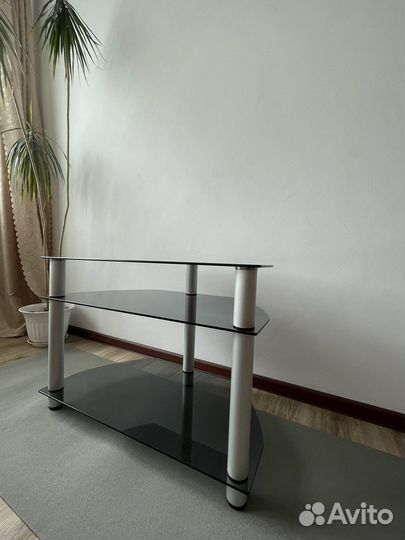 Стеклянный журнальный столик бу