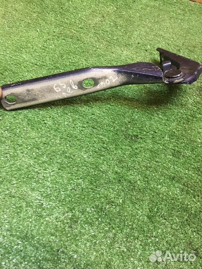 Петля капота VW passat b5 левая