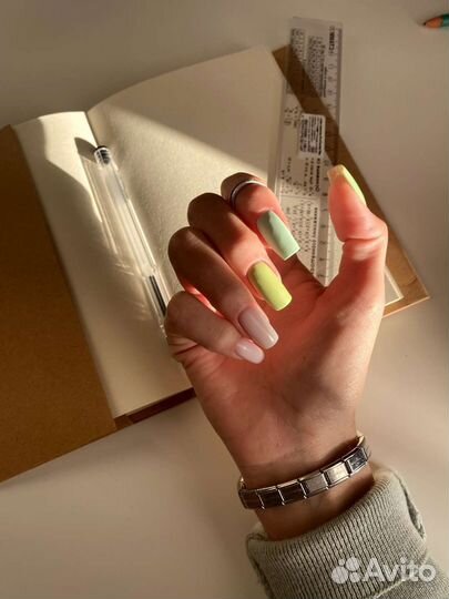 Наращивание ногтей, маникюр