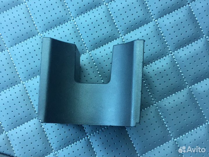 Вставка в подстаканник Мазда 3 BL GS1D64516 K3006