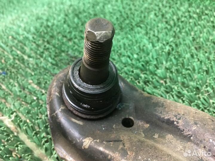 Рычаг подвески передний левый Nissan Almera