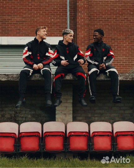 Олимпийка Manchester United x adidas originals