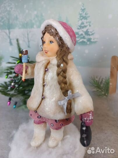 Ватная ёлочная игрушка Девочка с мороженым