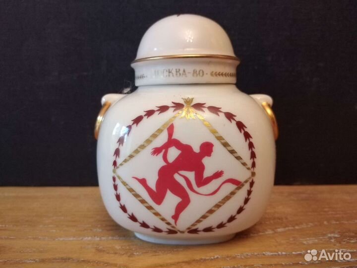 Фарфоровая чайница СССР лфз бегун