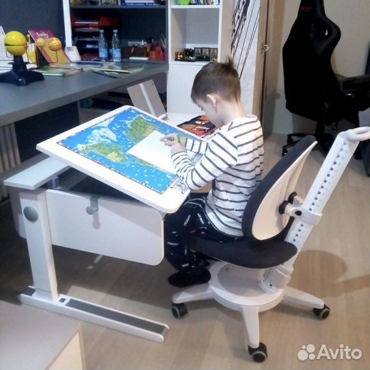 Растущая парта Champion от Moll