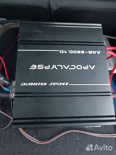 Сабвуфер и усилитель в автомобиль