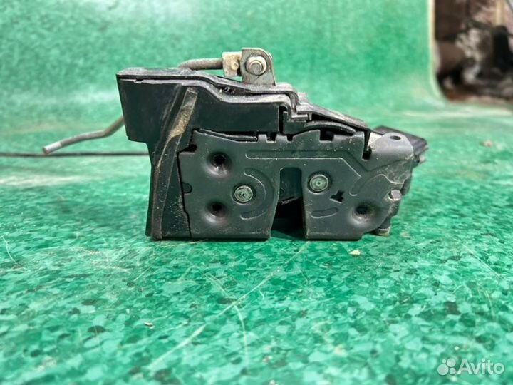 Замок боковой двери задний правый Mazda 3 BK 1.6
