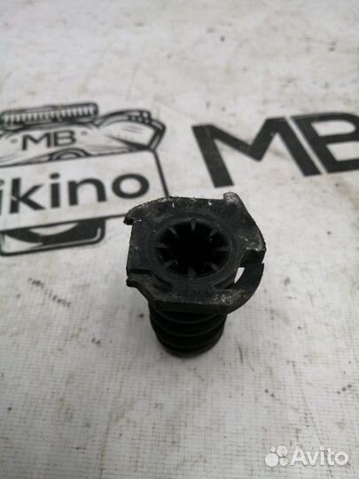 Болт крепления запасного колеса Mercedes-Benz