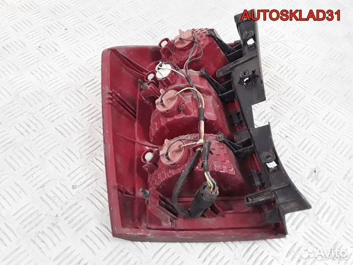 Фонарь задний правый Kia Carens 92402100