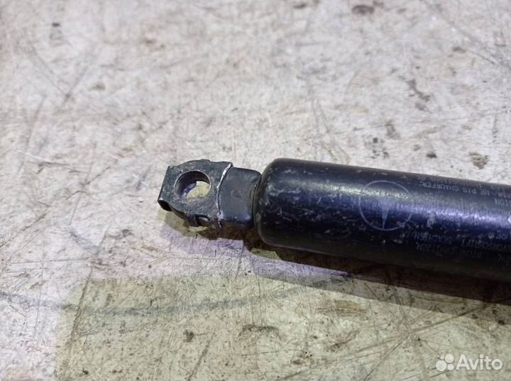 Амортизатор капота