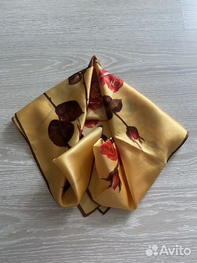 Винтажный шелковый платок с розами