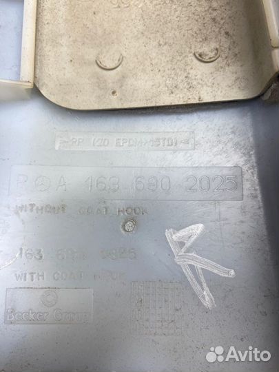 Обшивка стойки правая Mercedes-Benz M-Class W163