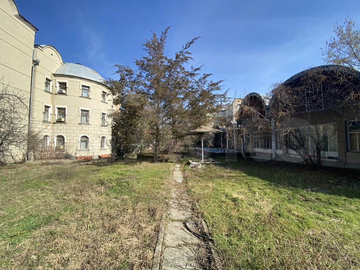 Дом 1238 м² на участке 18 сот.