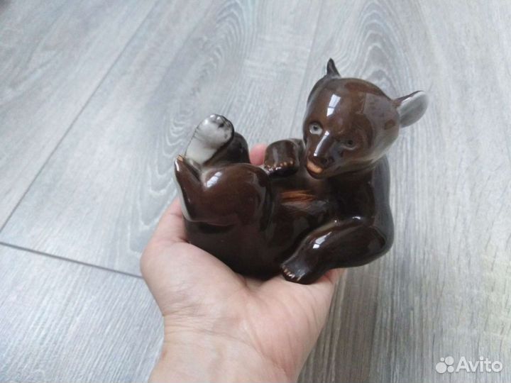 Фарфоровая статуэтка